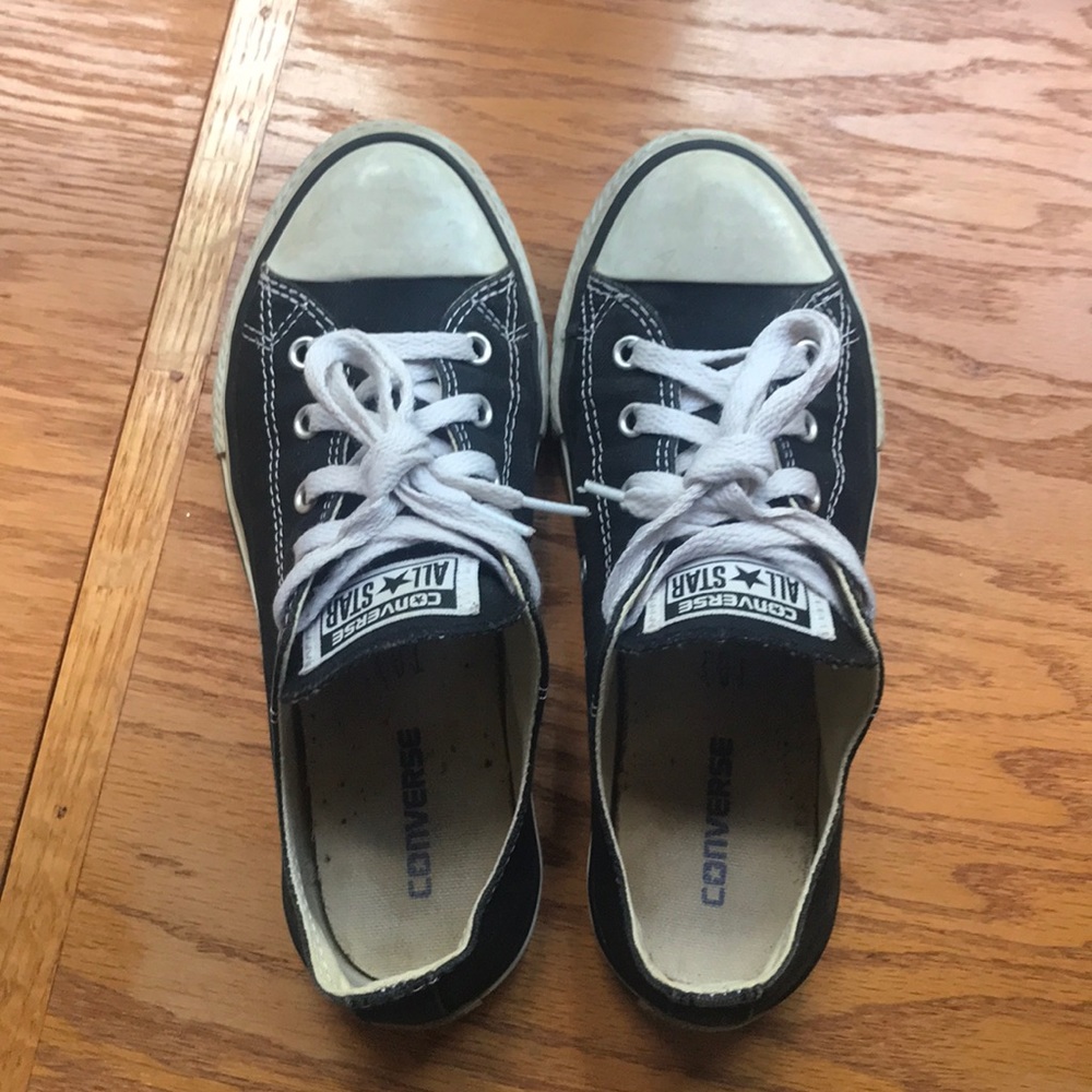 Black low top converse